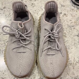 Yeezy Boost 350 V2 Taupe/Gum Sneakers